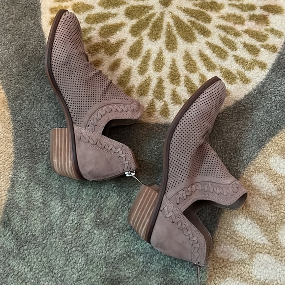 ⭐Vince Camuto Palmina Suede Ankle Booties sz. 6.5⭐ - Picture 6 of 6